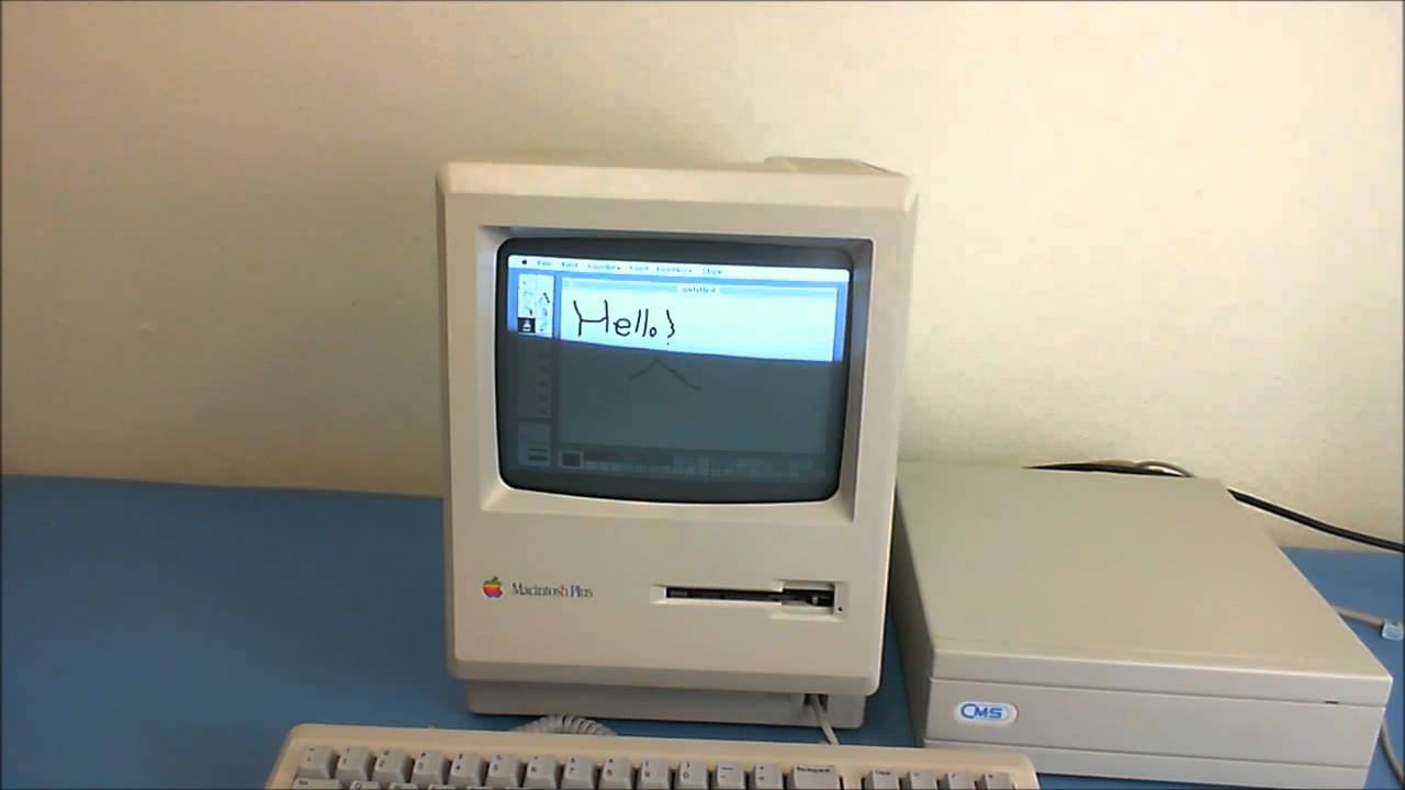 Brincando com um Macintosh Plus (1986) com HD Externo